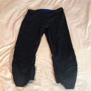 Underarmour crop leggings - heat gear - XS